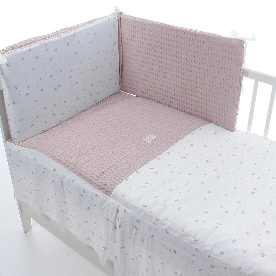En Casa Uzturre Conjunto Nórdico Cuna Desenfundable+Protector Clea Rosa Maquillaje rosa para bebe